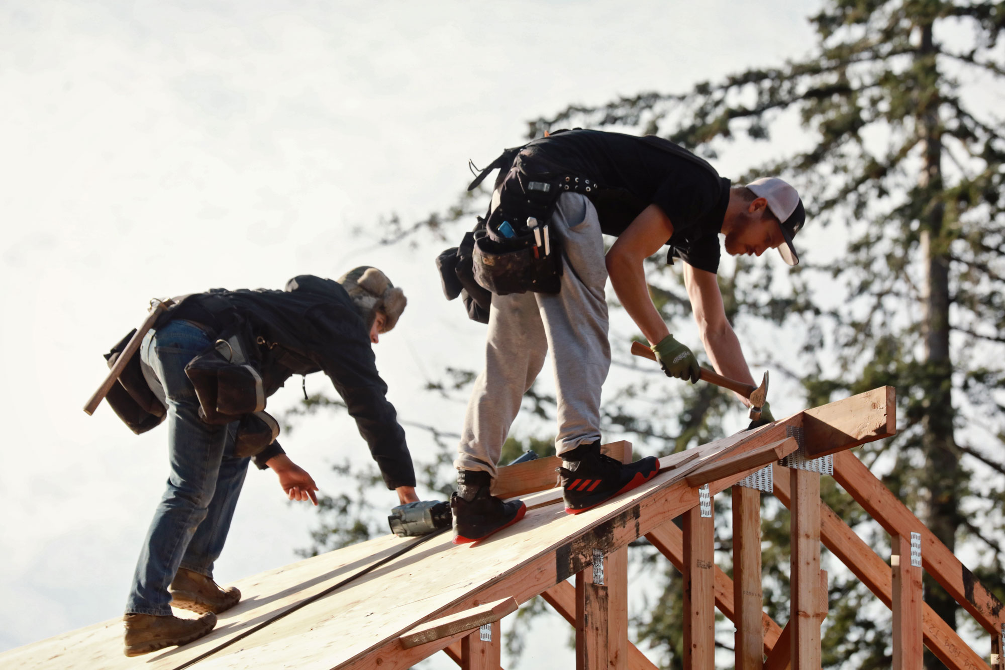 Eagle-Building-Construction-workers